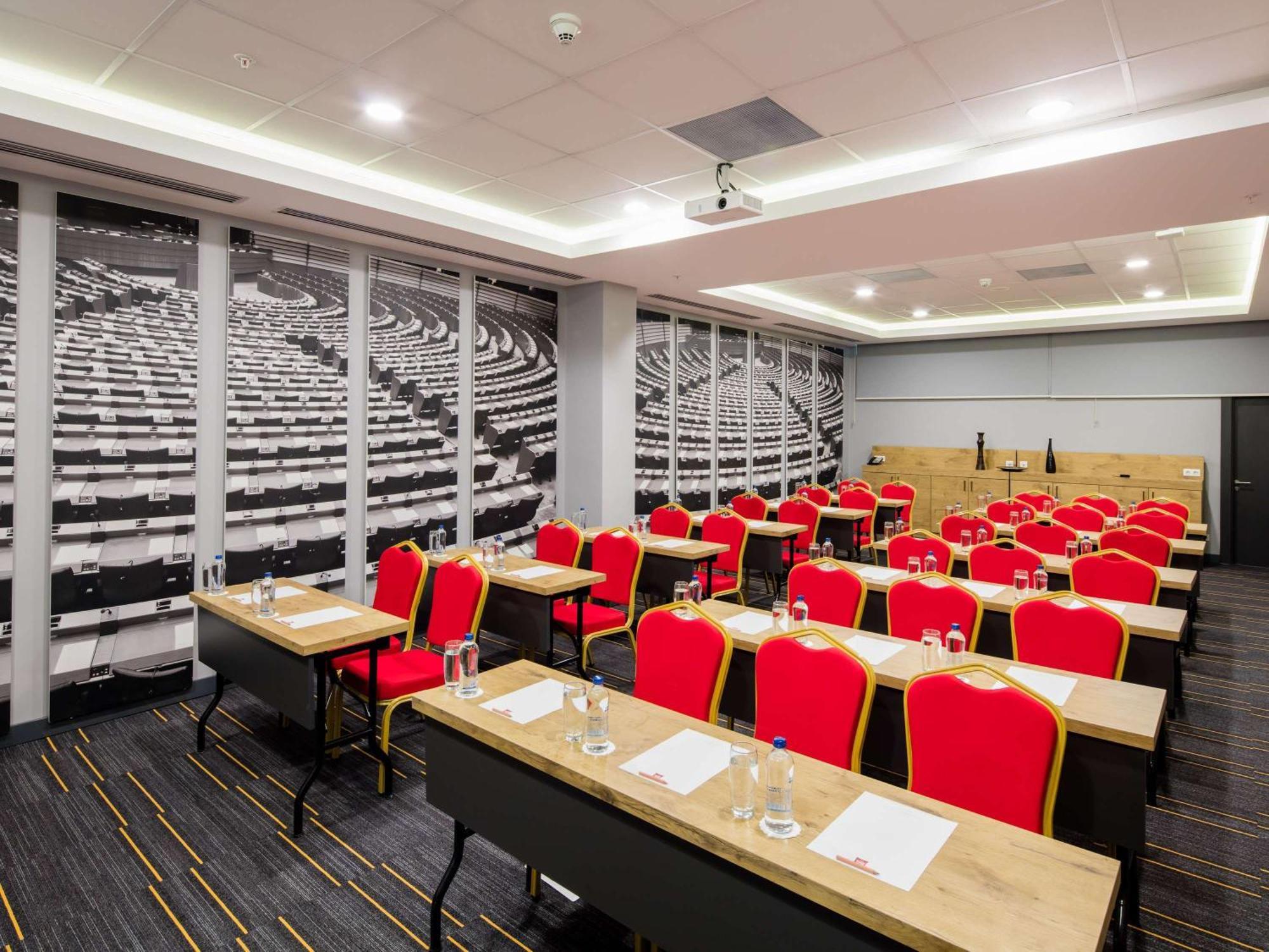 Отель Ibis Istanbul West Экстерьер фото